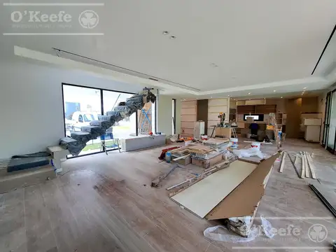 Casa en Venta con 2 cocheras