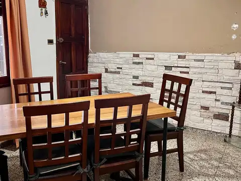 Casa 4 ambientes con 2 baños