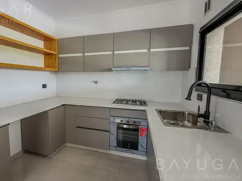 Casa 6 ambientes con 3 baños