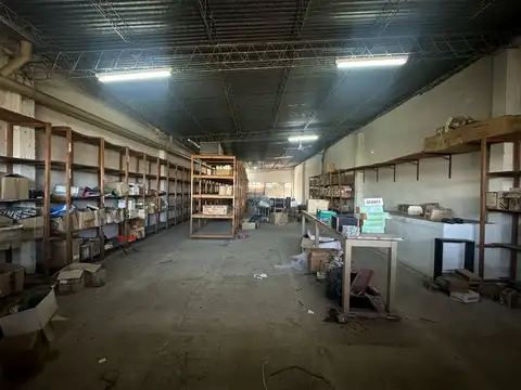 GALPON EN VENTA LA PLATA 361 M2 CUBIERTOS