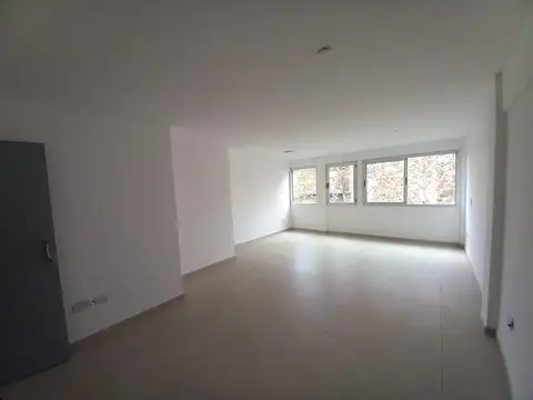 Oficina en  alquiler Quilmes centro - Nueva-