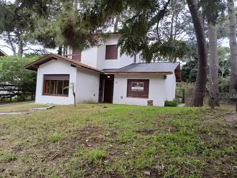 CLALET VENTA EN BARRIO NORTE. 6 AMBIENTES.