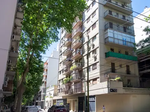 Vendo en Núñez. Semipiso de 4 Ambientes y Escritorio. Doble Balcón.