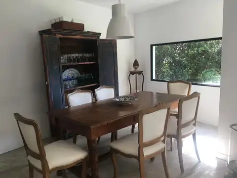 Casa en Alquiler Temporal con 1 cochera