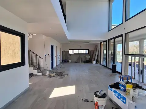 Casa en Venta con 4 cocheras