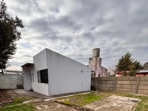 Casa tipo PH en 147 68 y 69, un/dos dormitorio apto banco