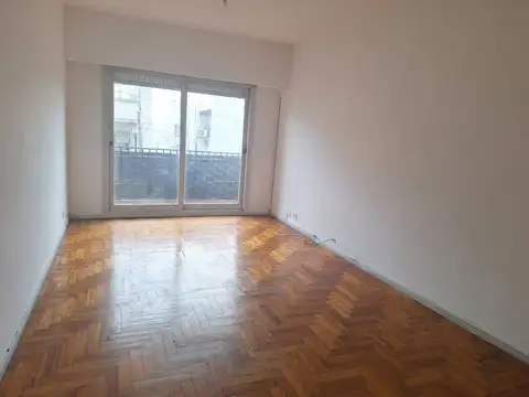 Departamento 3 ambientes en Olivos con balcón al frente
