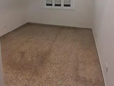 Casa en Alquiler con 2 cocheras