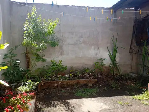 Casa 2 ambientes con 1 baño