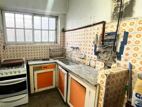 CASA A REFACCIONAR EN LOTE DE ESQUINA  DOBLE FRENTE— VILLA TESEI, HURLINGHAM