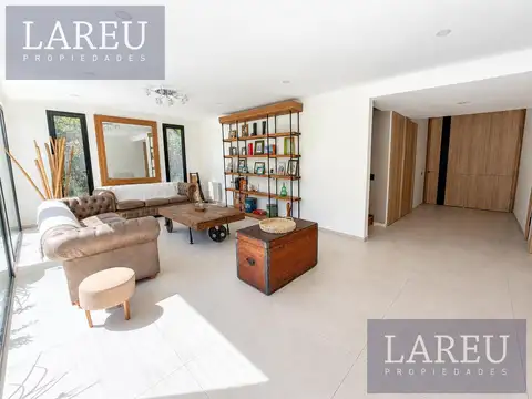 Casa 7 ambientes con 5 baños