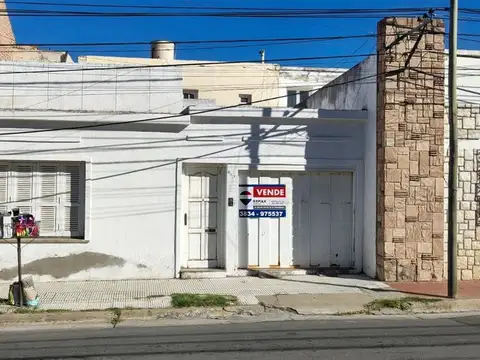 SE VENDE CASA AMPLIA CON COCHERA ZONA CENTRICA CAP