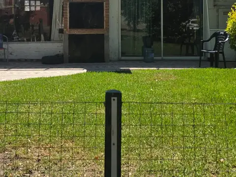 Casa 3 amb con jardin y parrilla, ubicado en Azul 298, Monte Grande