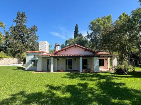 hermosa casa sobre terreno amplio