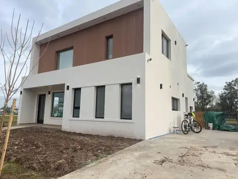CASA 4 DORMITORIOS BARRIO SANTA SOFIA, Pilar del Este, Pilar