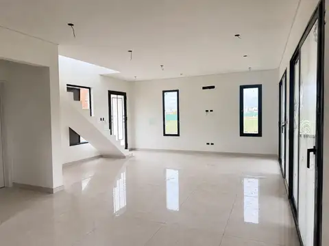 Casa en Venta en Pilar Del Este, USD 215.000