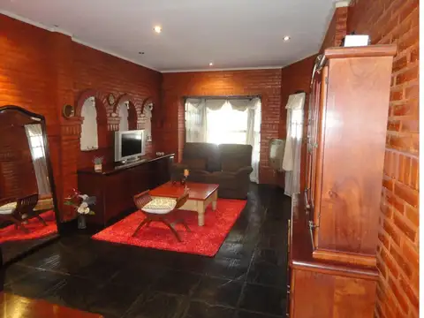 Casa 5 ambientes con 2 baños