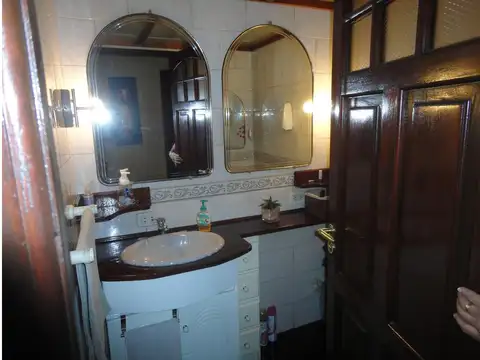 Casa en Venta con 3 cocheras