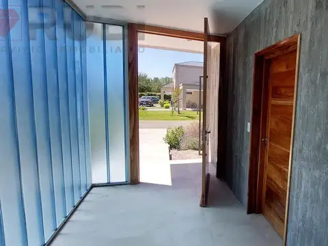 Casa 6 ambientes con 3 baños