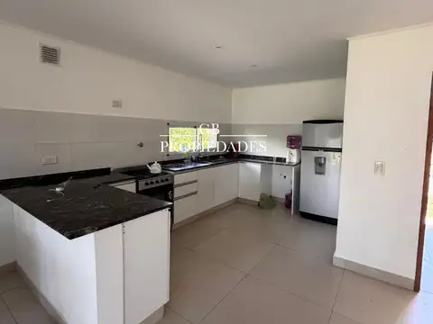 Casa en Alquiler con 2 cocheras