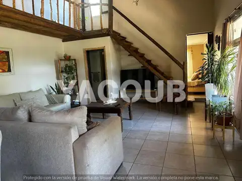 Casa de estilo rústico con jardín y pileta - 2 Dormitorios 1 Baño - Barrio San Cayetano, Tandil