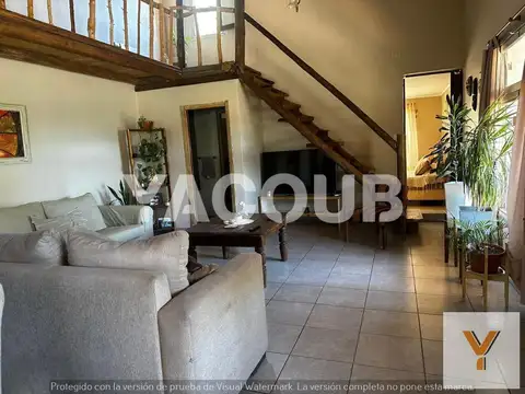 Casa de estilo rústico con jardín y pileta - 2 Dormitorios 1 Baño - Barrio San Cayetano, Tandil