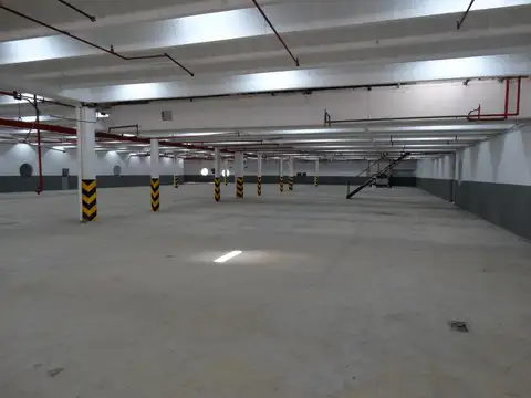 Excelente Depósito en Alquiler en Predio Multi-inquilino