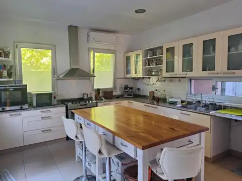 Casa en Venta en El Establo, USD 400.000