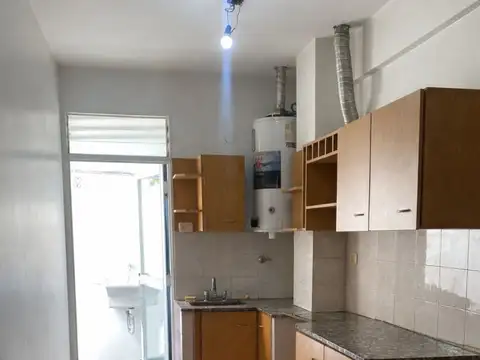 Presidente Peron 3600, Piso 1