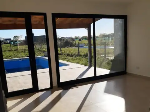 Casa en Venta con 3 cocheras