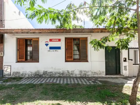 CASA DE 5 AMB CON GRAN JARDÍN "LOTE 8,66 X 41 MTS"