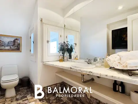 Importante casa en alquiler frente al mar