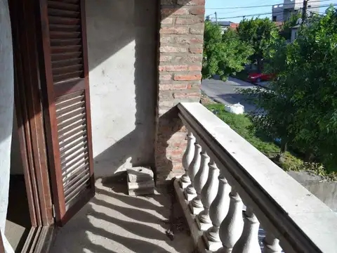 Casa 6 ambientes con 2 baños