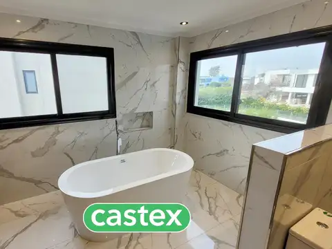Casa 6 ambientes con 5 baños