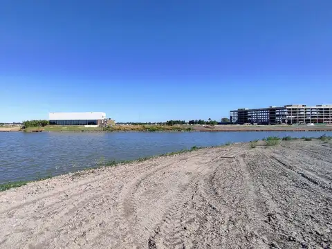 Lote en venta sobre laguna fondo norte Los Puentes, Nordelta