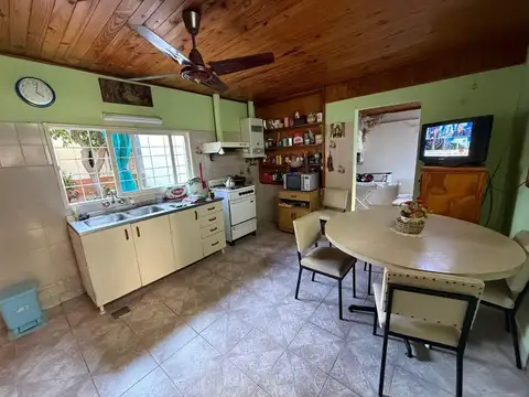 VENTA CASA 2 DORM. Y COCHERA Y DPTO EN GUADALUPE