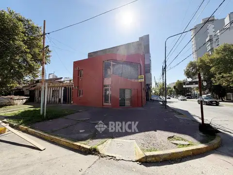 LOCAL CON VIVIENDA Y CONSULTORIOS EN ALMIRANTE BROWN Y JUNIN