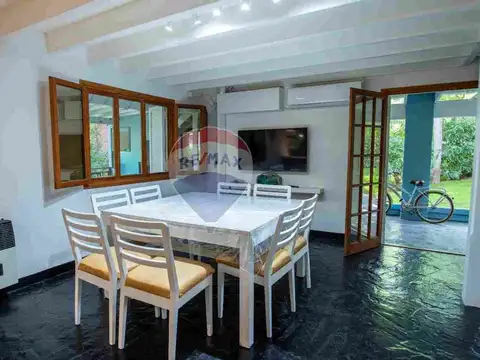 Casa 6 ambientes con 4 baños