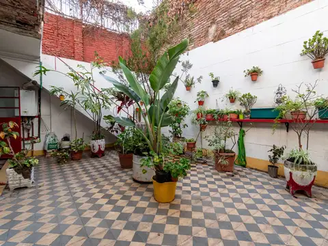 Casa 7 ambientes con 2 baños