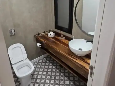 Casa 5 ambientes con 3 baños