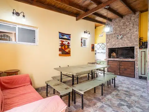 VENTA CASA 5 AMBIENTES C/PILETA PARRILLA Y COCHERA