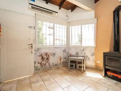VENTA CASA 5 AMBIENTES C/PILETA PARRILLA Y COCHERA