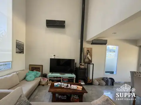 Casa en Venta con 6 cocheras