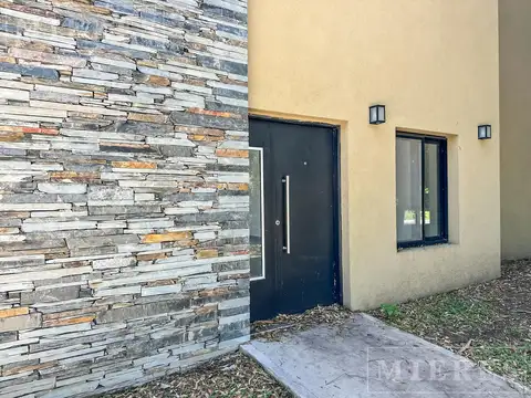 Casa 6 ambientes con 3 baños