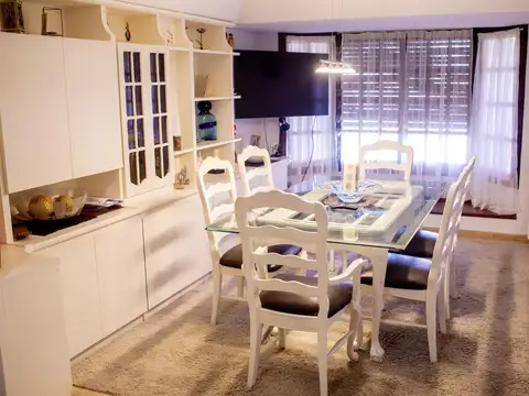 Casa 11 ambientes con 3 baños