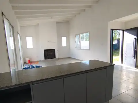 Casa 2 ambientes con 1 baño