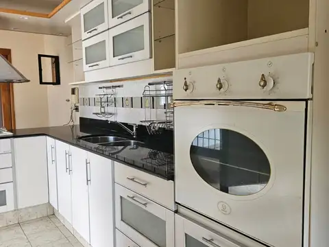 Casa en Venta con 4 cocheras