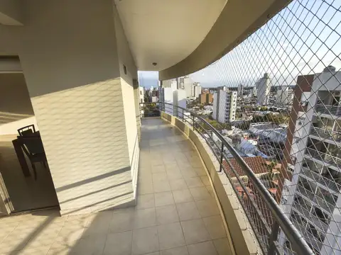 Departamento 8 ambientes con 3 baños