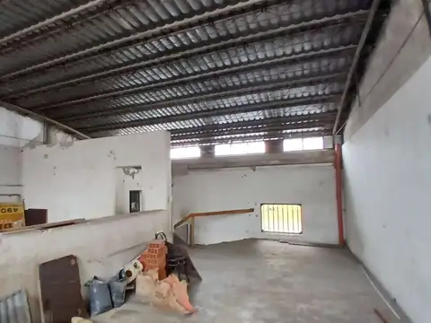 Galpon en Venta en Flores, USD 180.000