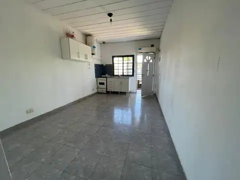 Casa 2 ambientes con 1 baño